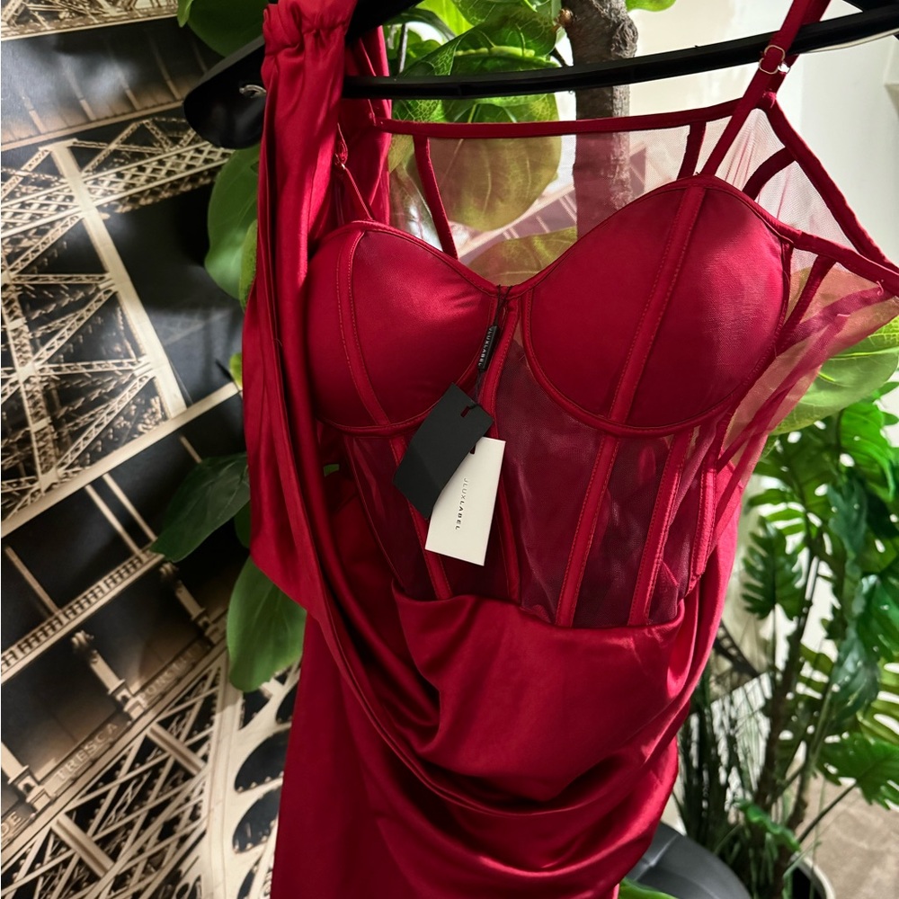 Jluxe label red women’s dress.